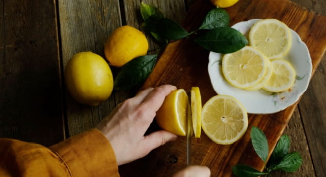 木のまな板のお手入れ方法は？使う前や使用中・使用後の注意点も解説