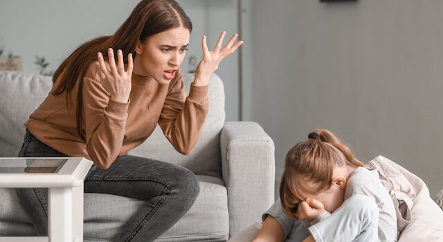 子供に怒鳴ってしまうのをやめたい！ママの経験談や対処法を紹介