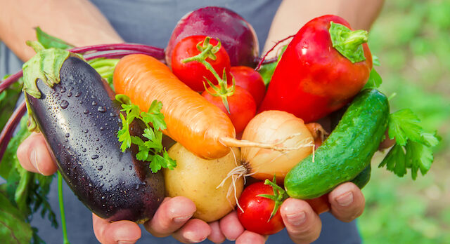 敏感肌改善に効果が期待できる食べ物は？注意すべき食材も紹介！