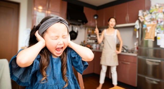 気をつけよう！反抗期の女の子へやりがちな親のNG接し方6選