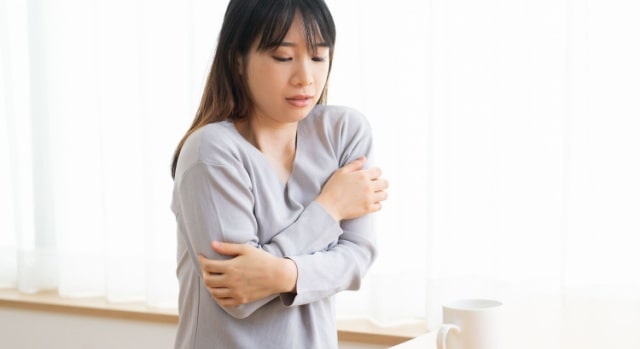 夏なのに寒いのは自律神経に問題あり？冷えの原因や対処法を紹介！