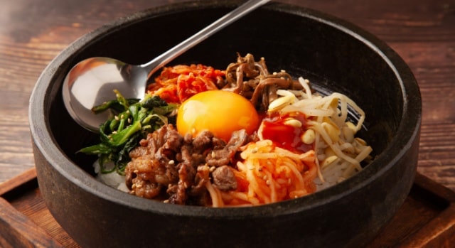 【韓国料理レシピ10選】おうちで気軽に楽しめる簡単レシピを紹介！