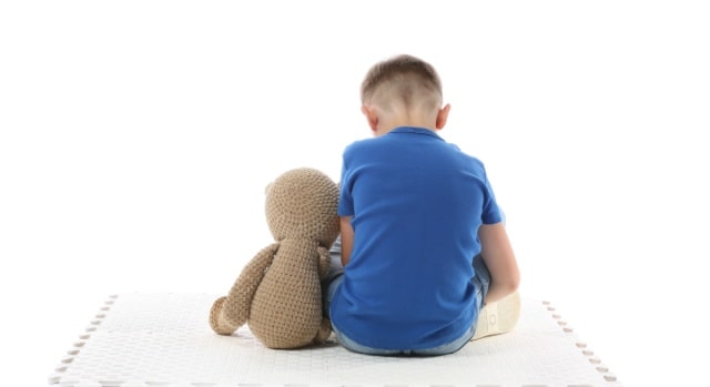 自閉スペクトラム症の子供がくるくる回るのはなぜ？理由と対処法を解説