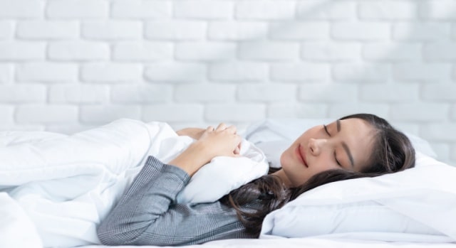 【ストレートネックといびきの関係性】改善策や快眠に導く枕の選び方