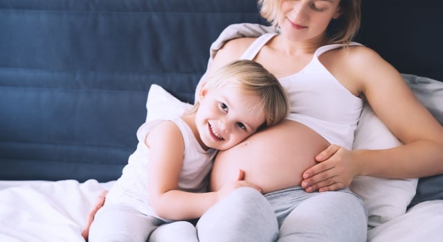 出産のとき上の子はどうした？先輩ママの経験談と上の子との関わり方